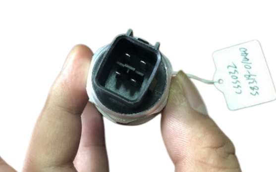 Japanese Truck Parts 24V Speedmeter Sensor S8319-01440 83190-1440 MK421137 For HINO 700 500 J08E P11C J05C J08C  Hino Truck Parts